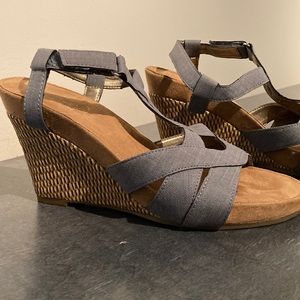 Open toed sandals. 7 medium. Blue-Gray color.